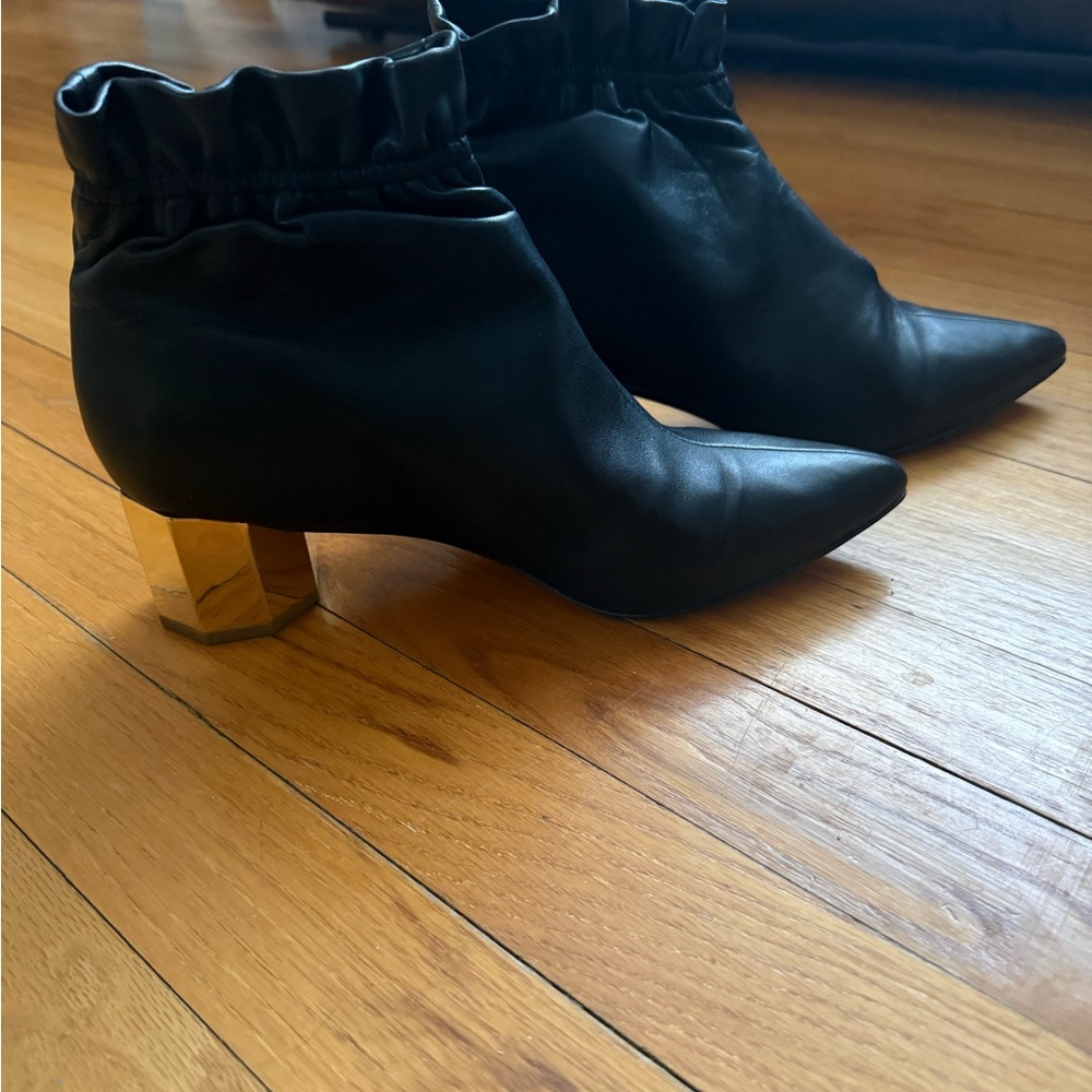 ⚠️ FINAL CALLCloset Clean Out Katy Perry Black Ankle Boots with Gold Block Heel